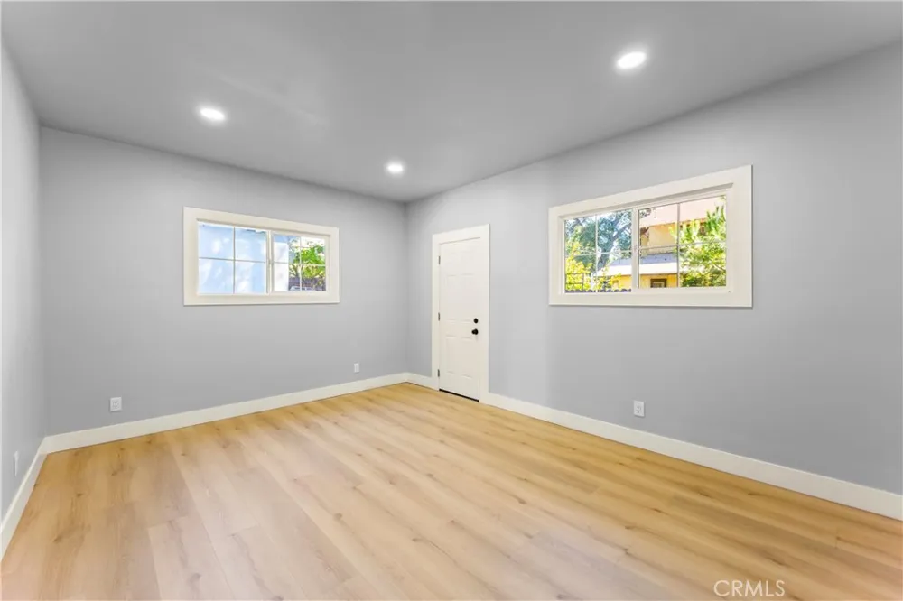 379 Buena Loma Altadena, CA 91001