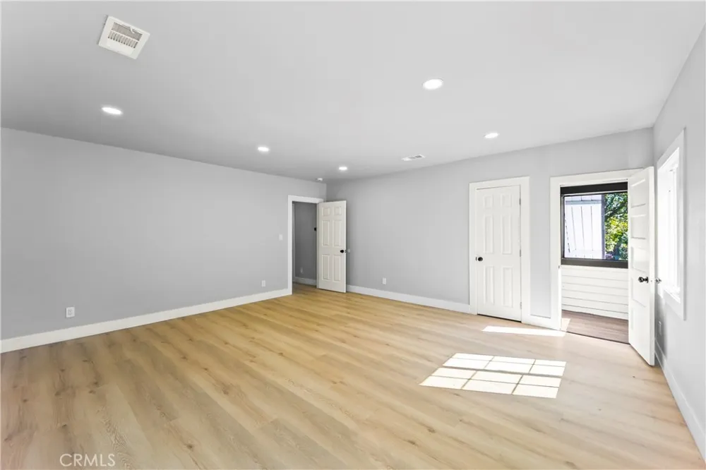 379 Buena Loma Altadena, CA 91001