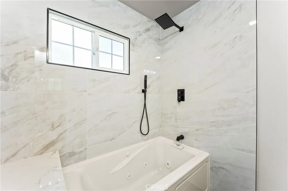 379 Buena Loma Altadena, CA 91001