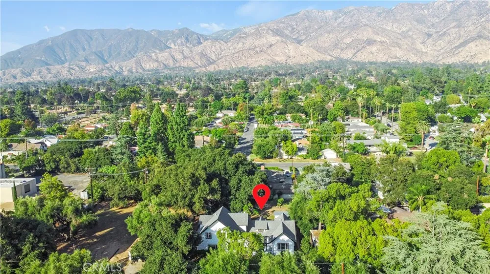 379 Buena Loma Altadena, CA 91001