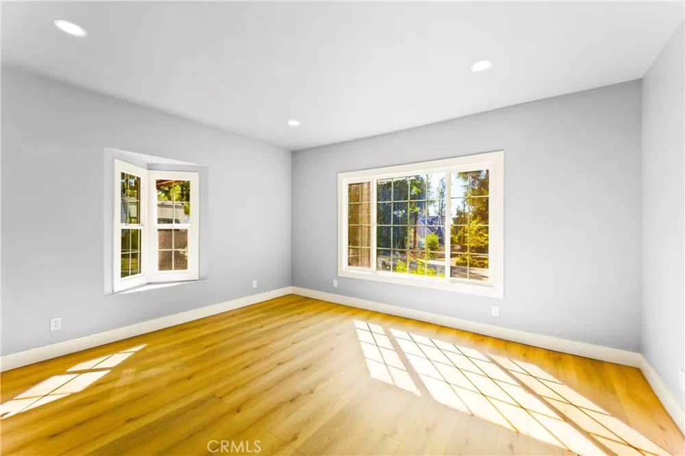 379 Buena Loma Altadena, CA 91001