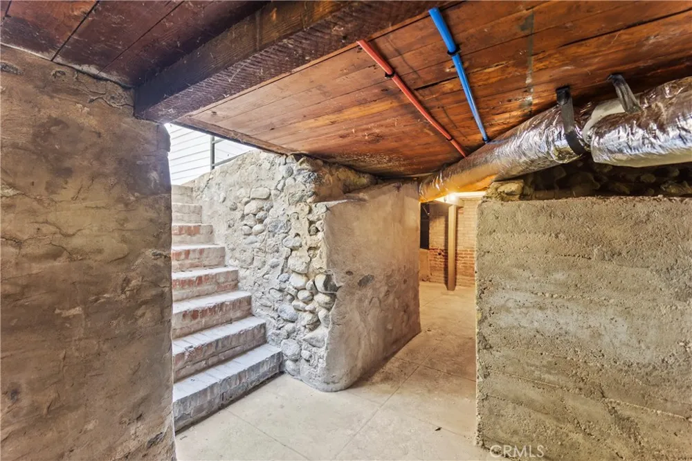 379 Buena Loma Altadena, CA 91001