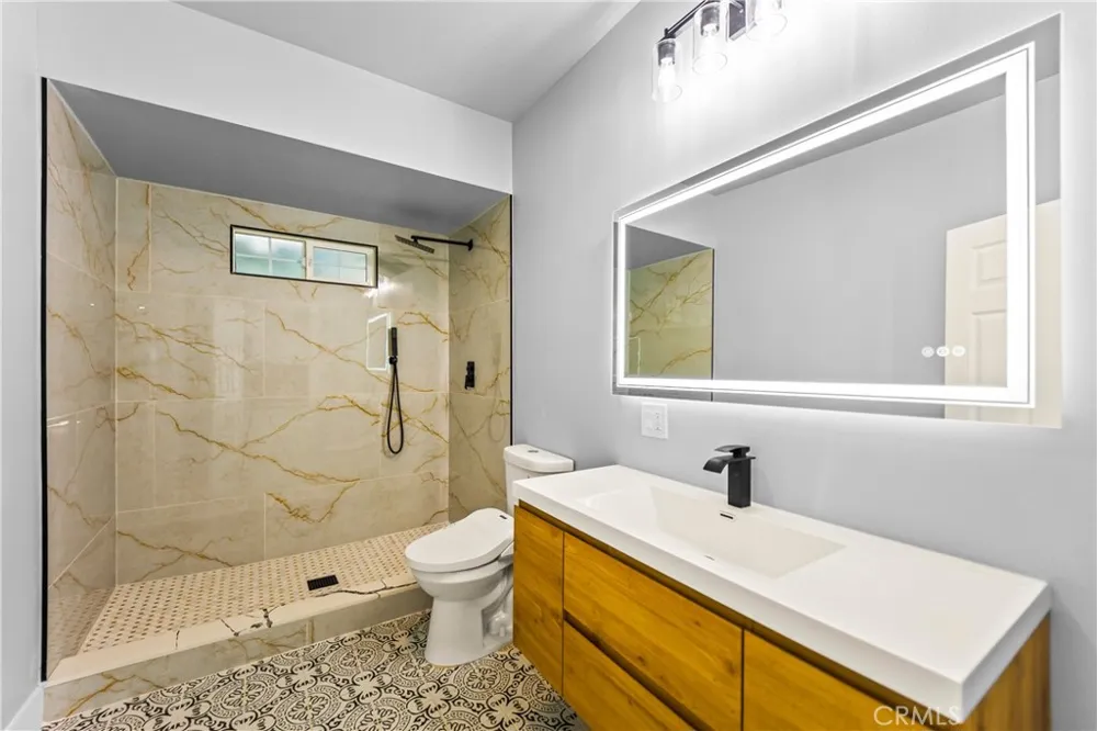 379 Buena Loma Altadena, CA 91001