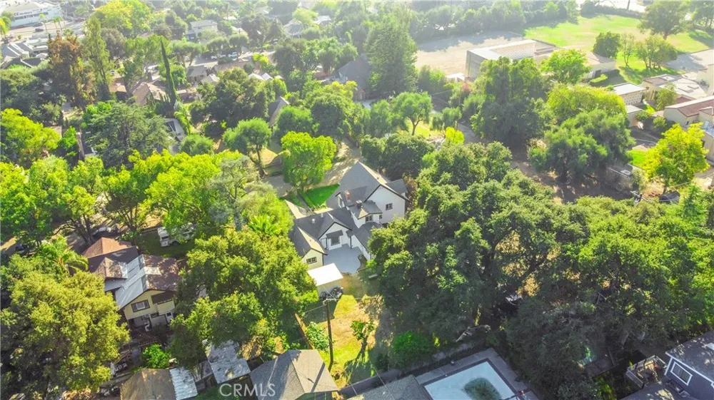 379 Buena Loma Altadena, CA 91001