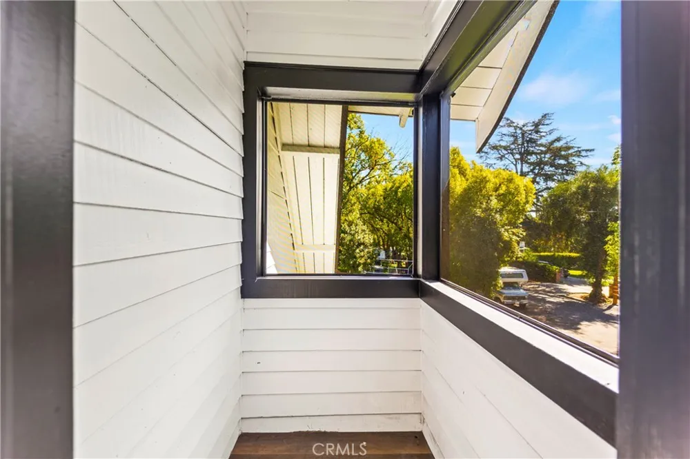 379 Buena Loma Altadena, CA 91001