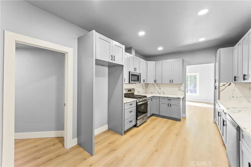 379 Buena Loma Altadena, CA 91001