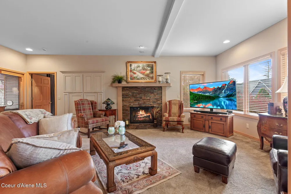 2992 E LAKE FOREST DRIVE Hayden Lake, ID 83835