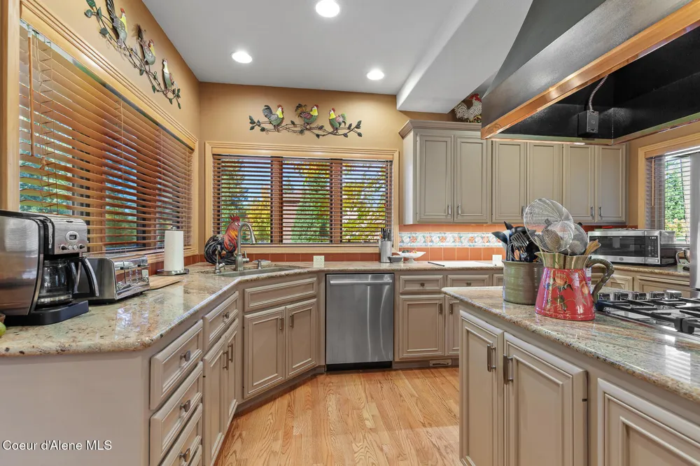 2992 E LAKE FOREST DRIVE Hayden Lake, ID 83835