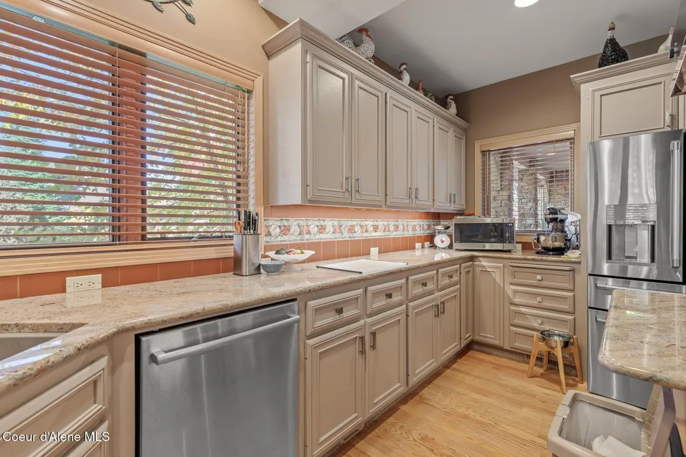 2992 E LAKE FOREST DRIVE Hayden Lake, ID 83835