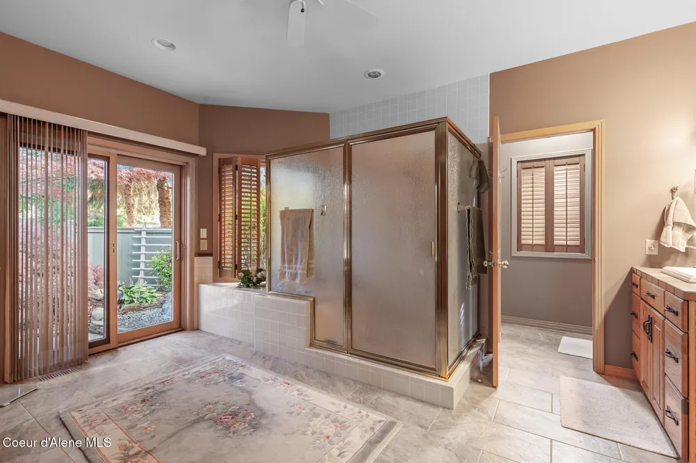 2992 E LAKE FOREST DRIVE Hayden Lake, ID 83835