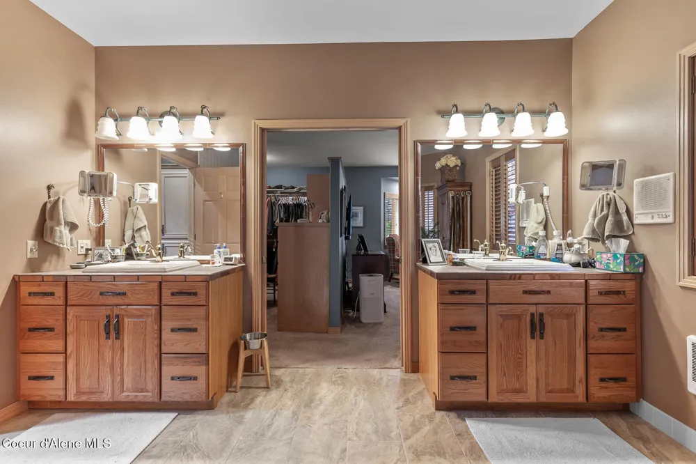 2992 E LAKE FOREST DRIVE Hayden Lake, ID 83835
