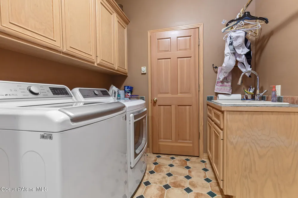 2992 E LAKE FOREST DRIVE Hayden Lake, ID 83835