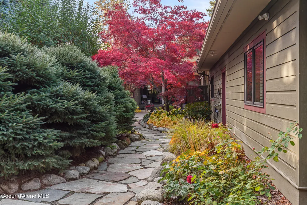 2992 E LAKE FOREST DRIVE Hayden Lake, ID 83835