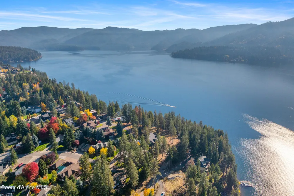 2992 E LAKE FOREST DRIVE Hayden Lake, ID 83835