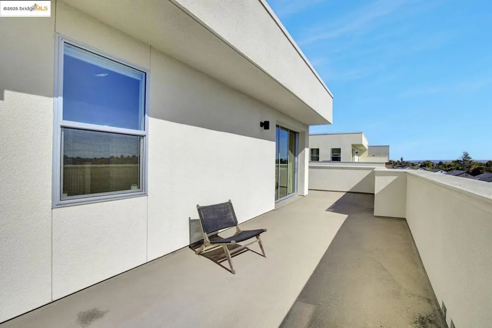 210 Waters Park Cir #304 San Mateo, CA 94403