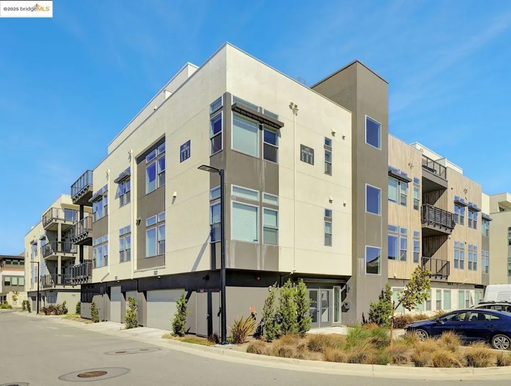 210 Waters Park Cir #304 San Mateo, CA 94403