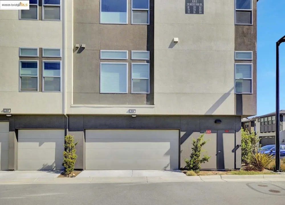 210 Waters Park Cir #304 San Mateo, CA 94403
