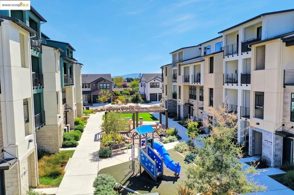 210 Waters Park Cir #304 San Mateo, CA 94403