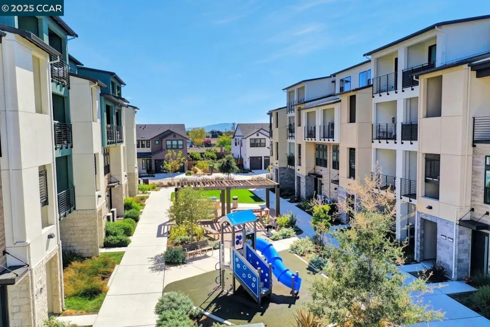 210 Waters Park Cir #304 San Mateo, CA 94403