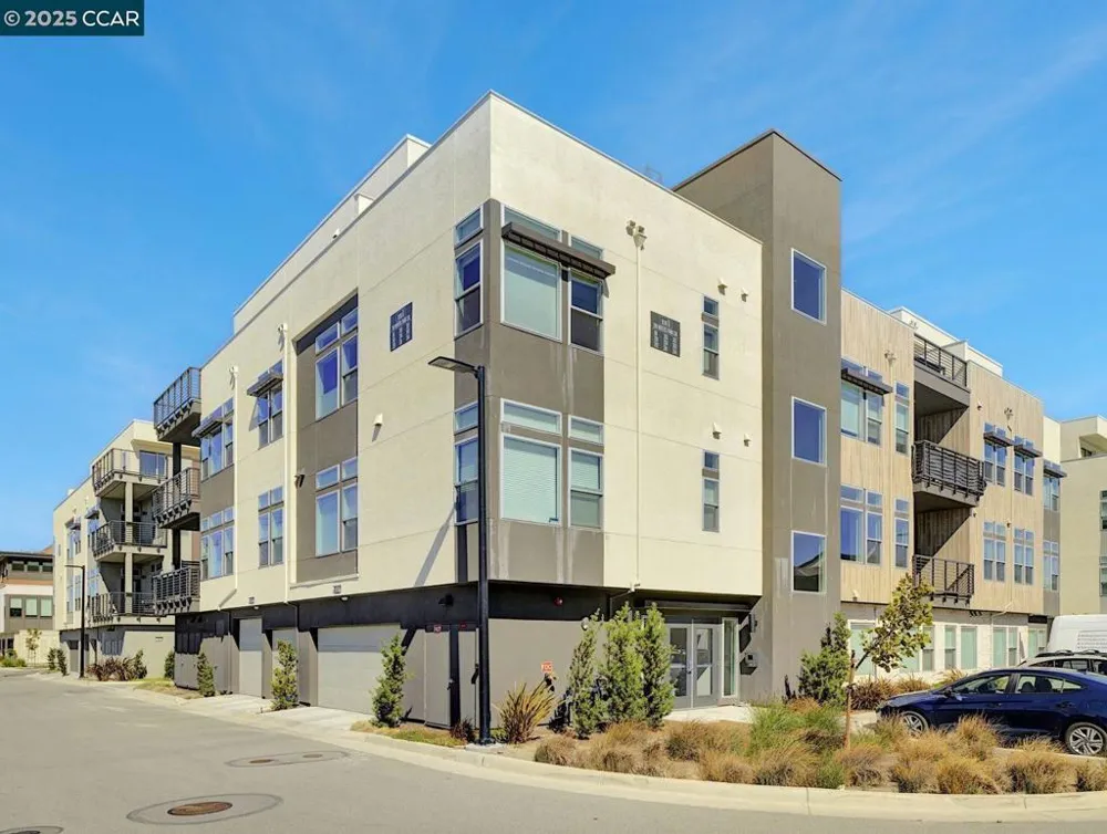 210 Waters Park Cir #304 San Mateo, CA 94403