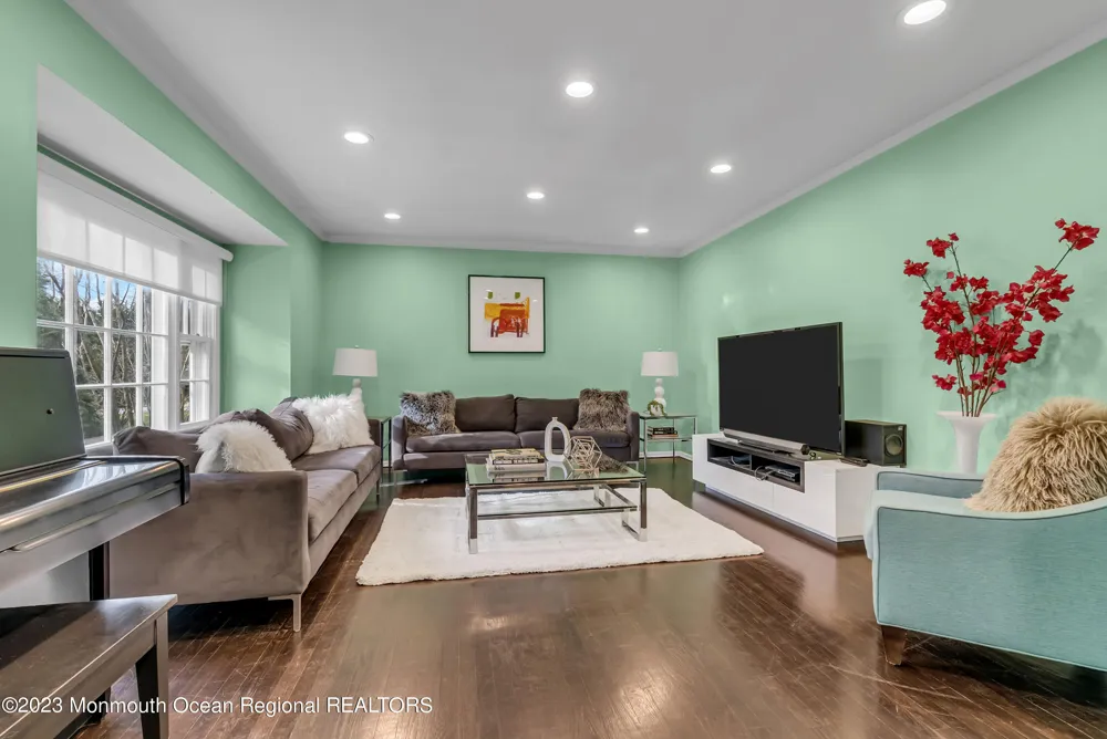 2912 Logan Road Oakhurst, NJ 07755