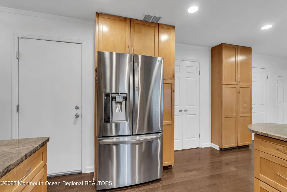 2912 Logan Road Oakhurst, NJ 07755