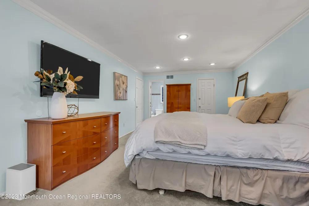 2912 Logan Road Oakhurst, NJ 07755