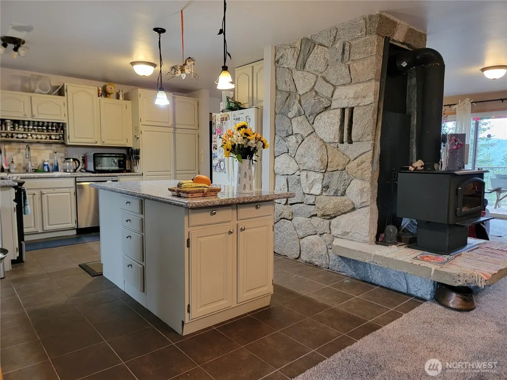 55 Gold Mountain Road Republic, WA 99166