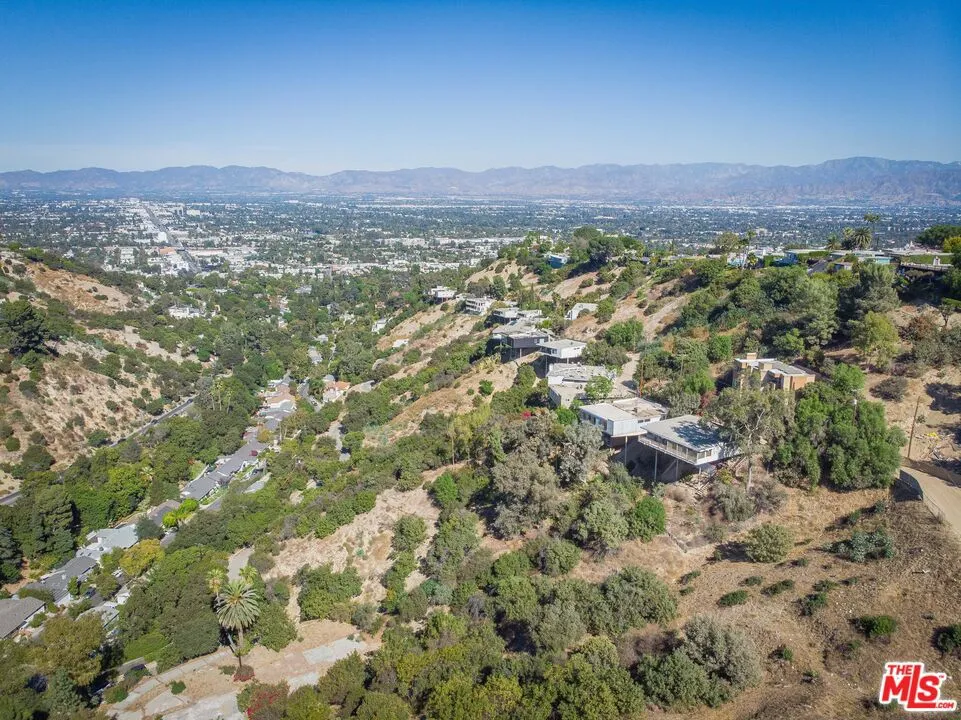 3557 Oakfield Sherman Oaks, CA 91423