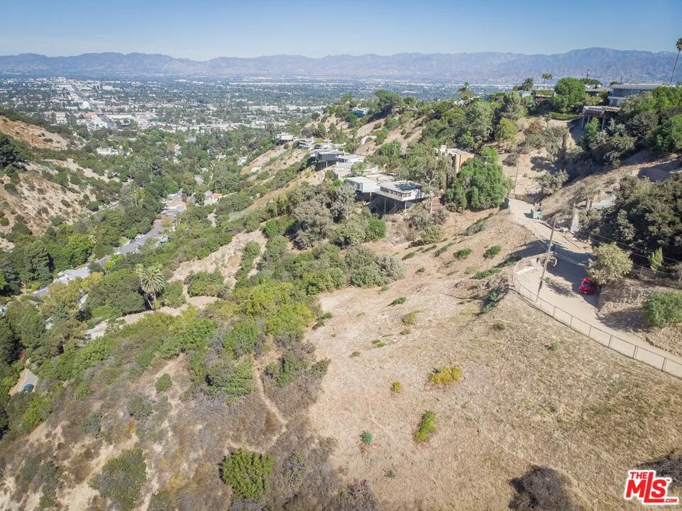 3557 Oakfield Sherman Oaks, CA 91423