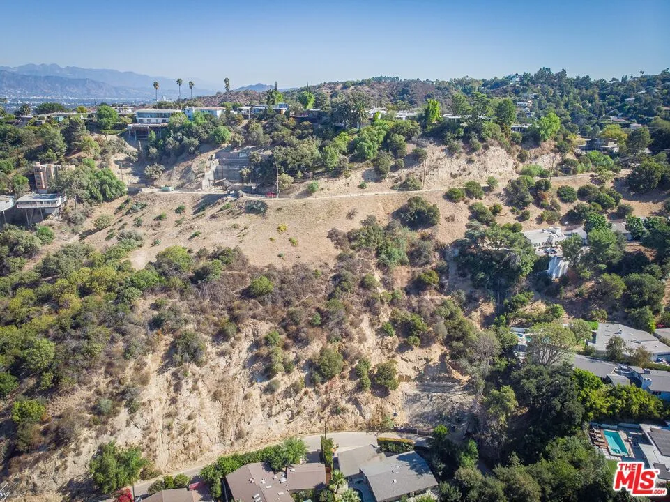 3557 Oakfield Sherman Oaks, CA 91423