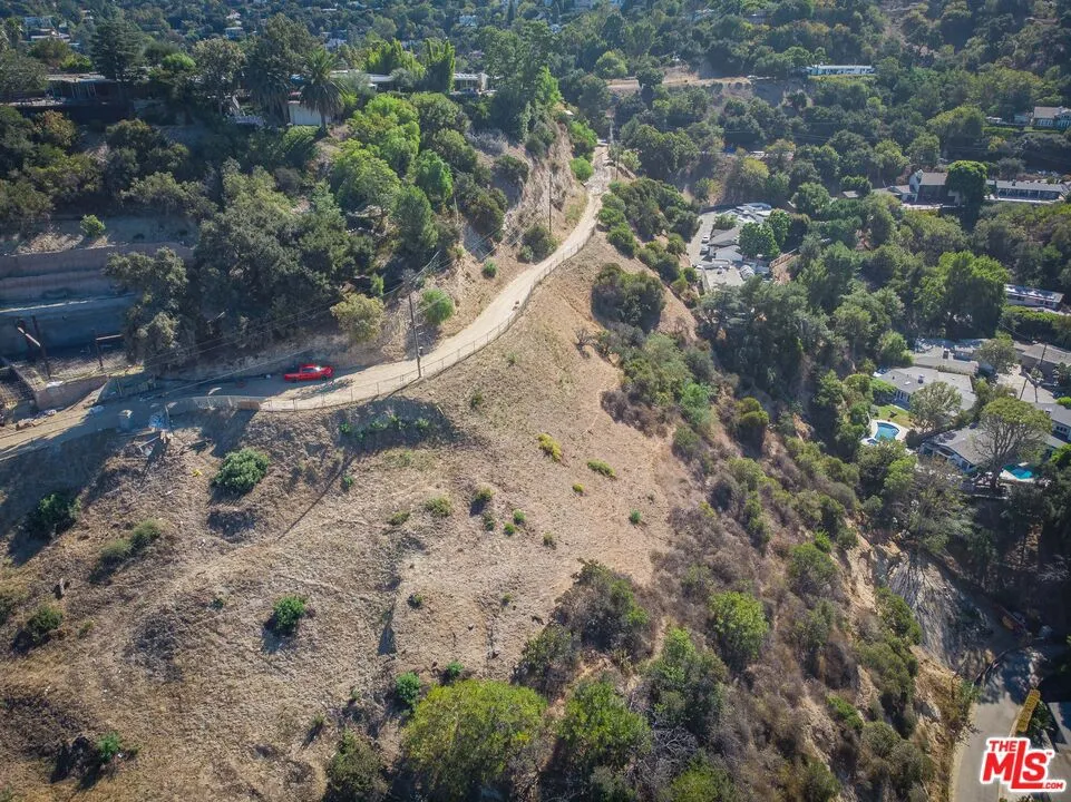 3557 Oakfield Sherman Oaks, CA 91423