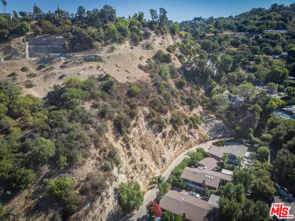3557 Oakfield Sherman Oaks, CA 91423