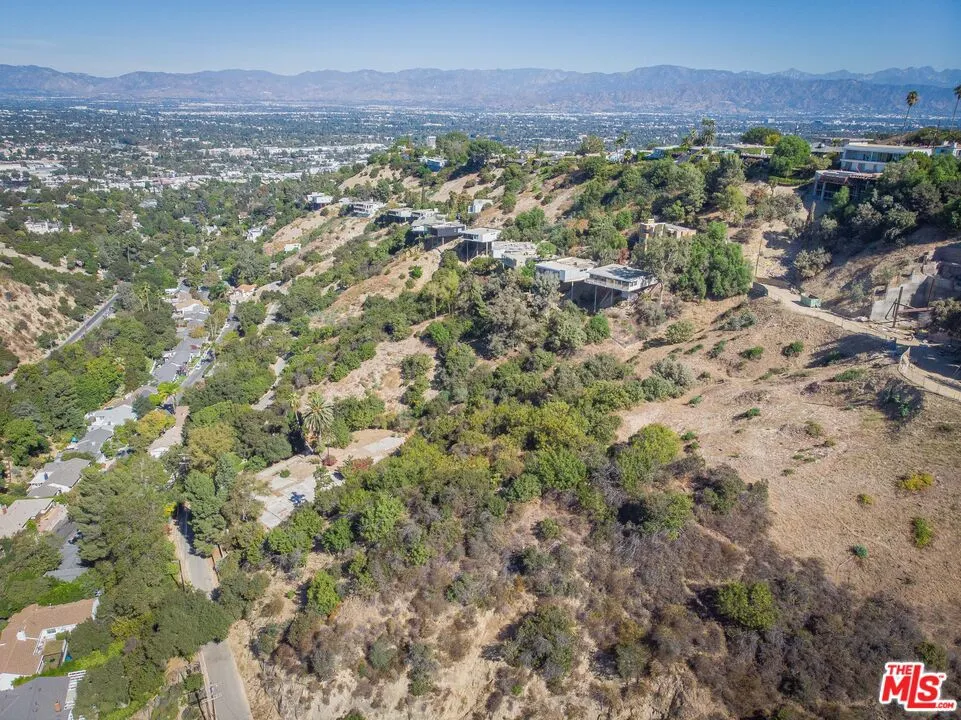 3557 Oakfield Sherman Oaks, CA 91423