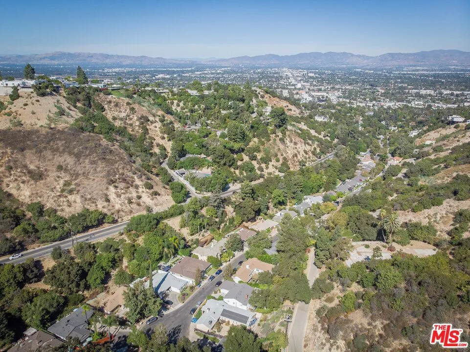 3557 Oakfield Sherman Oaks, CA 91423