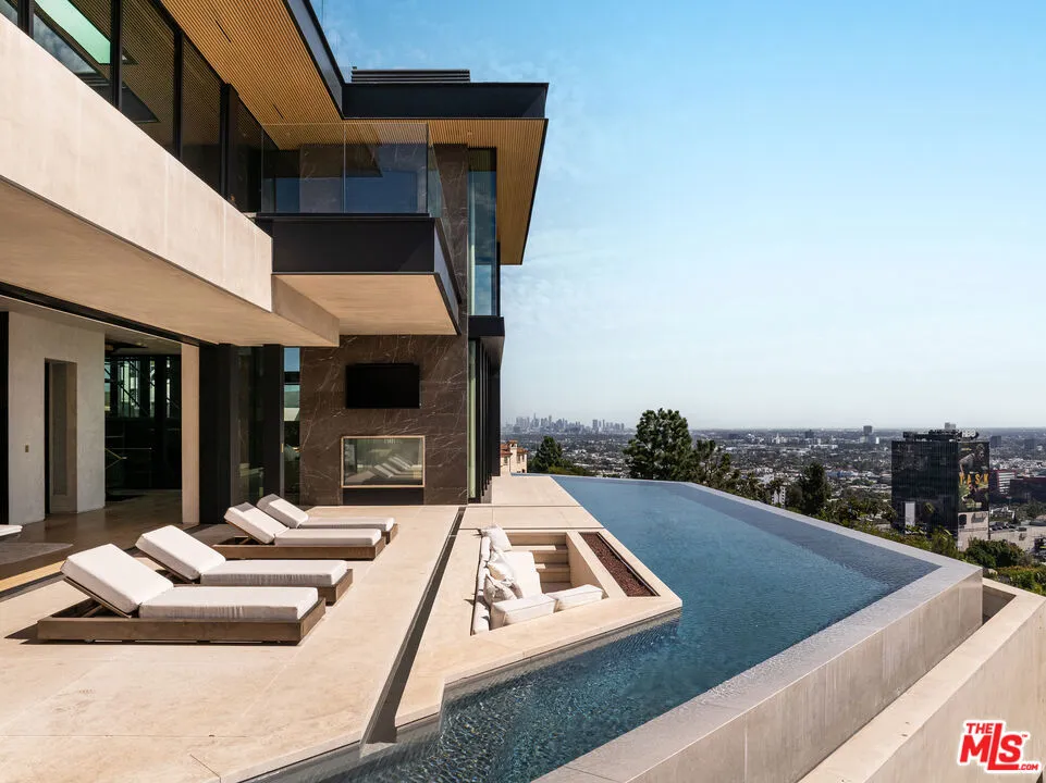 9126 Cordell Drive Los Angeles, CA 90069