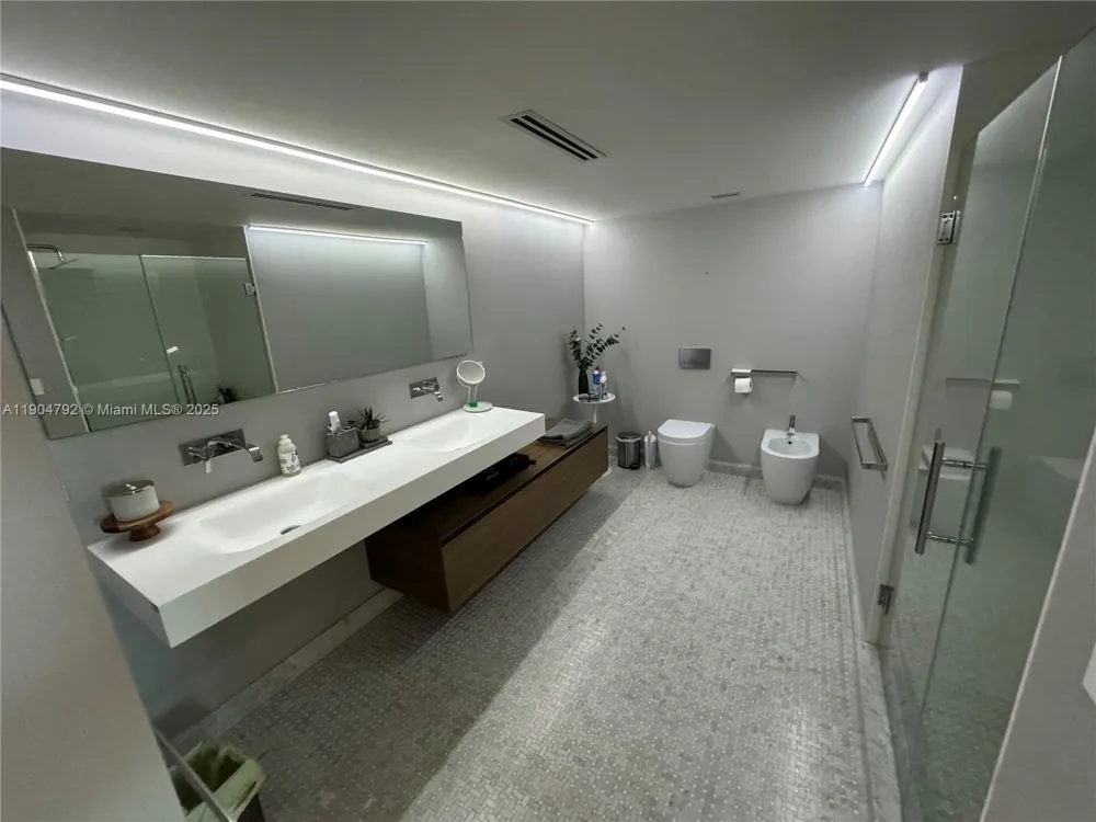 1121 Crandon Blvd #D608 Key Biscayne, FL 33149