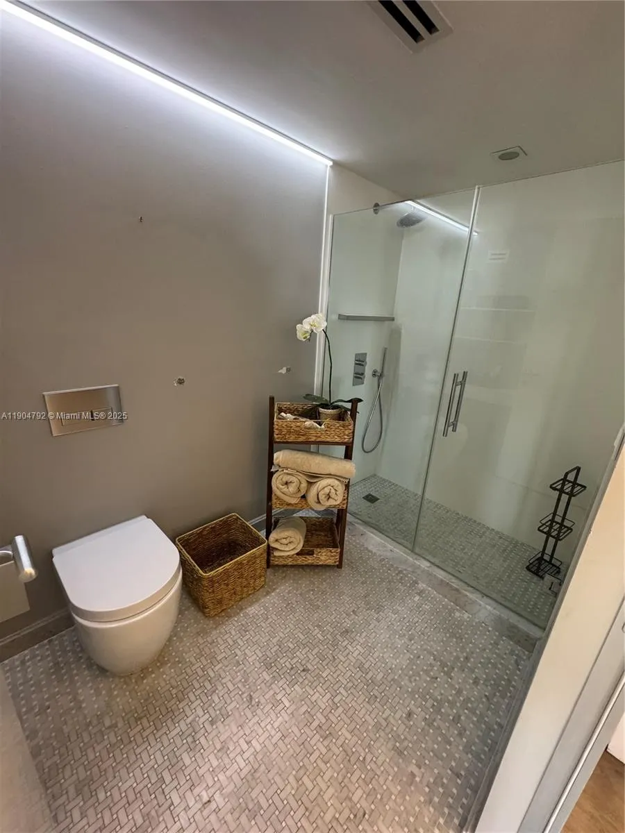 1121 Crandon Blvd #D608 Key Biscayne, FL 33149