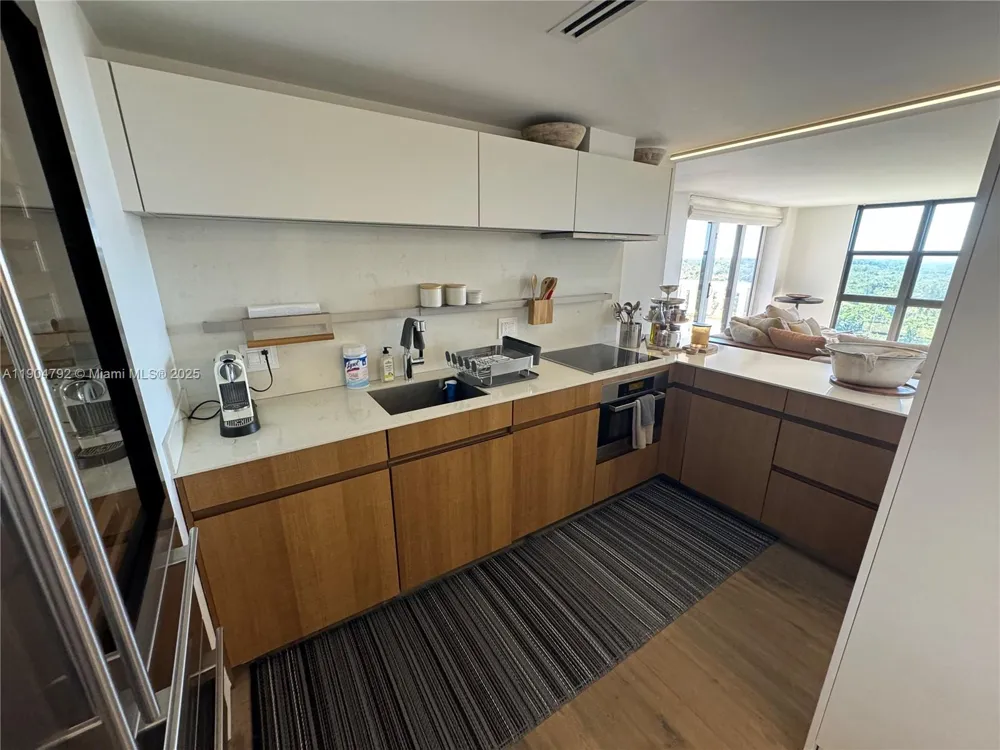 1121 Crandon Blvd #D608 Key Biscayne, FL 33149