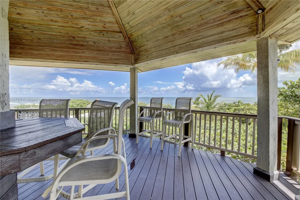 1121 Crandon Blvd #D608 Key Biscayne, FL 33149