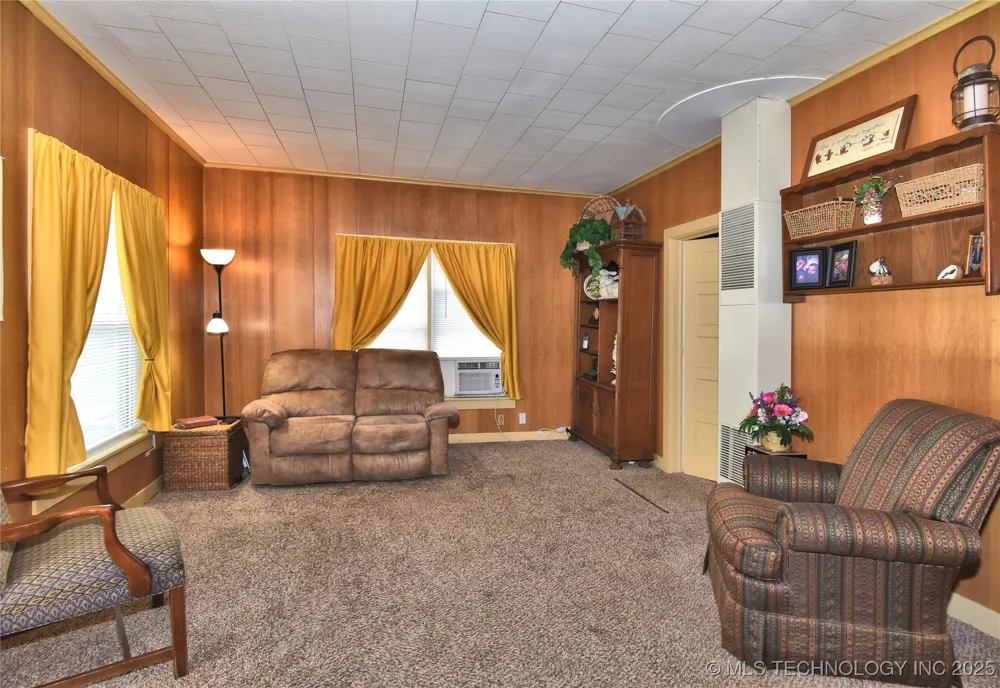 807 S Price Avenue Hominy, OK 74035