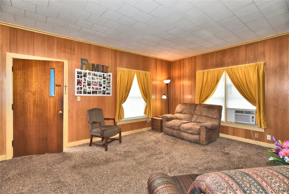 807 S Price Avenue Hominy, OK 74035