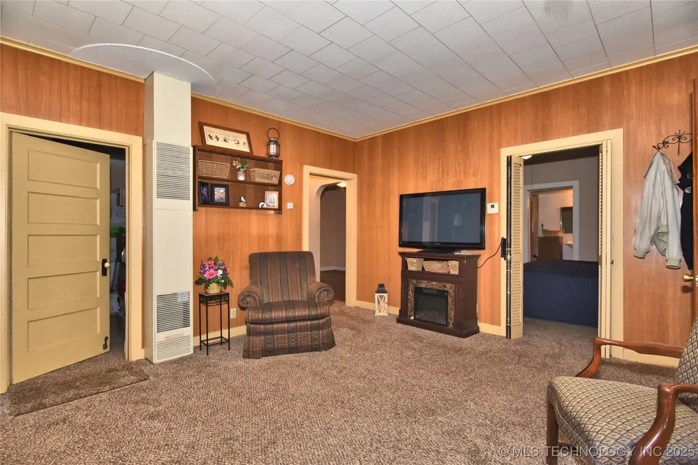 807 S Price Avenue Hominy, OK 74035