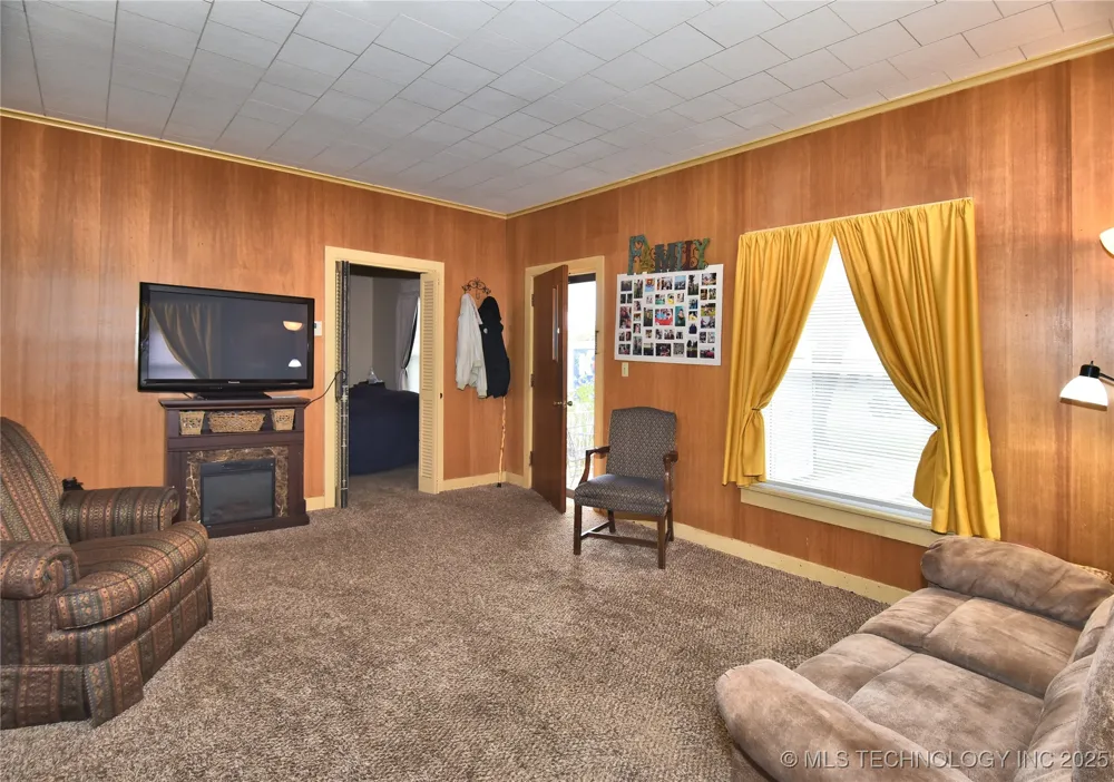 807 S Price Avenue Hominy, OK 74035