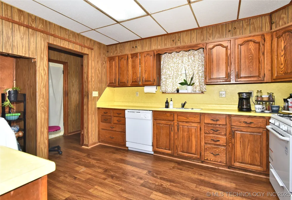 807 S Price Avenue Hominy, OK 74035