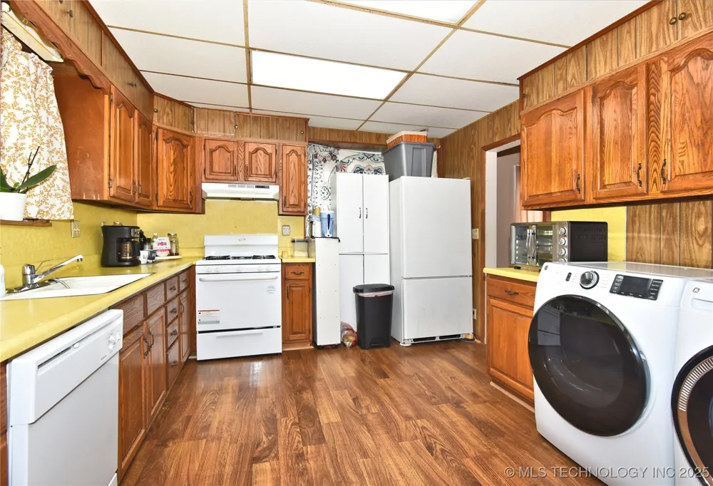807 S Price Avenue Hominy, OK 74035