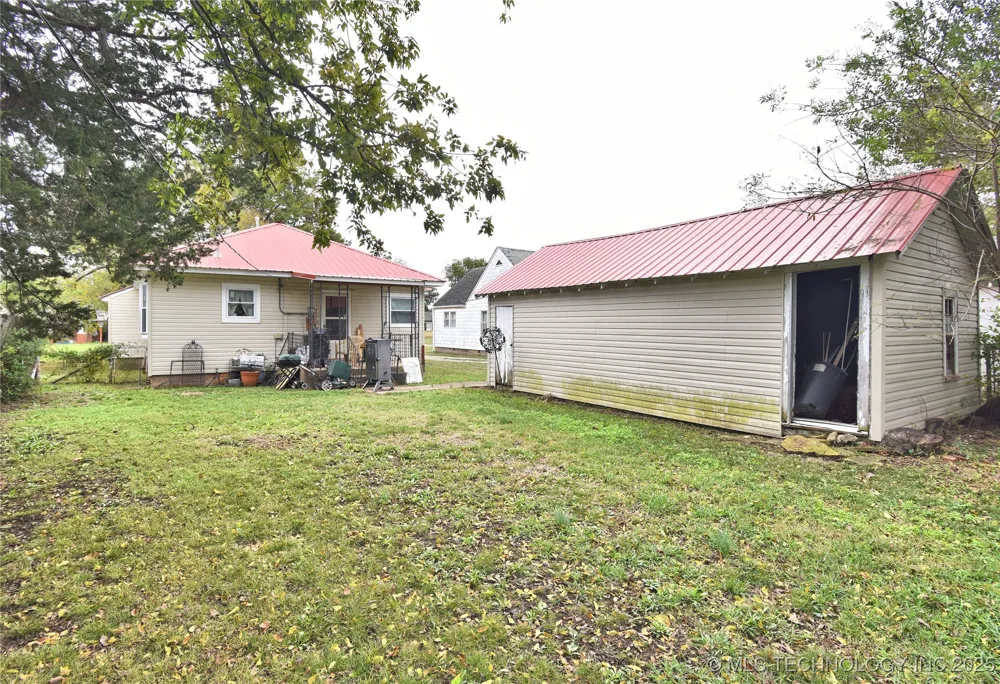 807 S Price Avenue Hominy, OK 74035