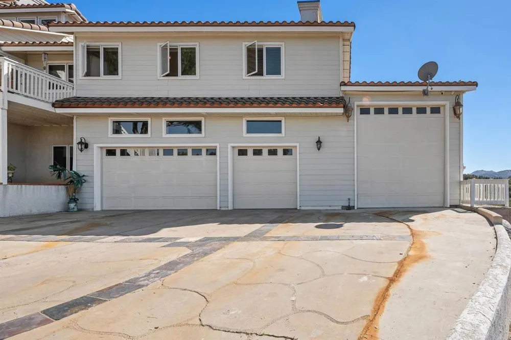 2016 S Grade Road Alpine, CA 91901