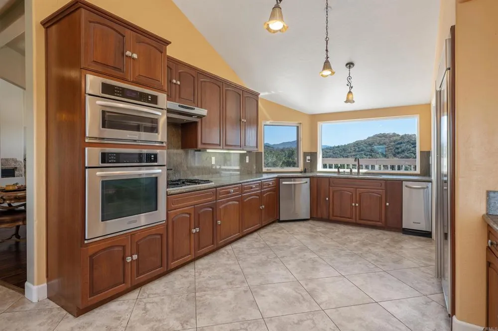 2016 S Grade Road Alpine, CA 91901