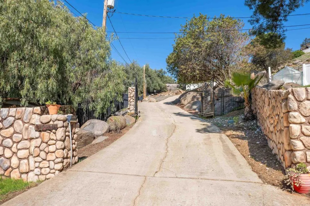 2016 S Grade Road Alpine, CA 91901
